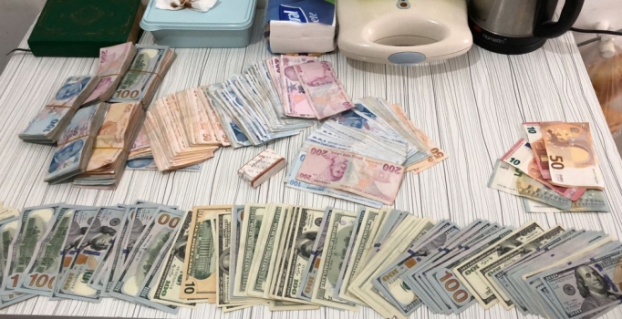 Gaybubet evinde 67 bin lira ve dolar, euro ele geçirildi