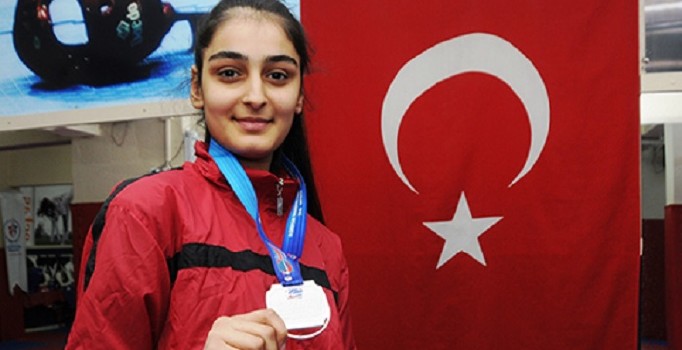 Avrupa Tekvando Şampiyonası'nda ikinci olan Diyarbakırlı Dilara Ertaş'ın hırsı göz dolduruyor