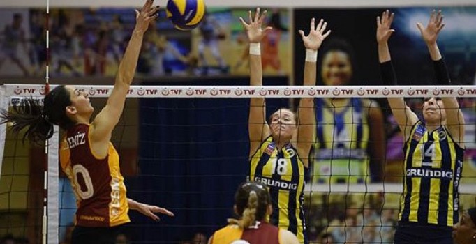 Kadınlar Voleybol 1. Lig'de Galatasaray'ı 3-0 mağlup eden Fenerbahçe ligi lider tamamladı