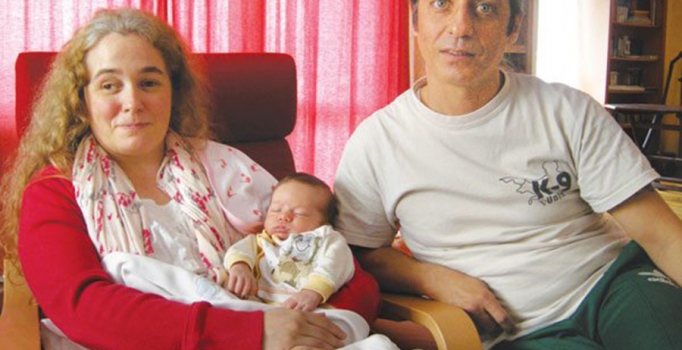 11'inci tüp bebek denemesinde anne oldu