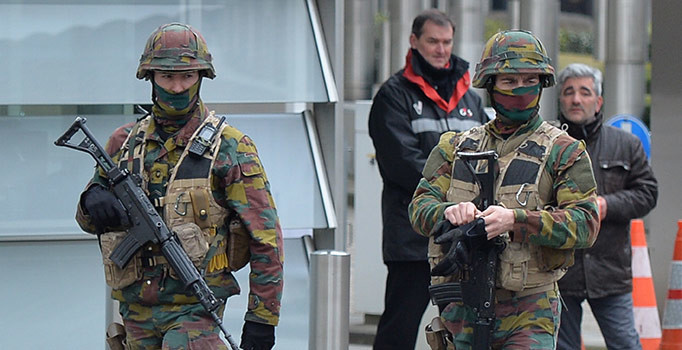 Belçika İçişleri Bakanı: Bir polisimiz çuvalladı