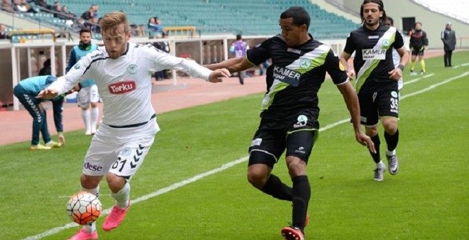 Konya'da oynanan Konyaspor-Giresunspor hazırlık maçında gol sesi çıkmadı