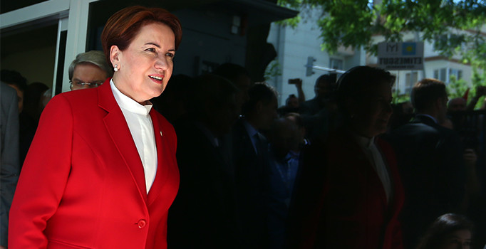 Akşener Cumhurbaşkanlığı adaylığı için YSK'ya başvurdu