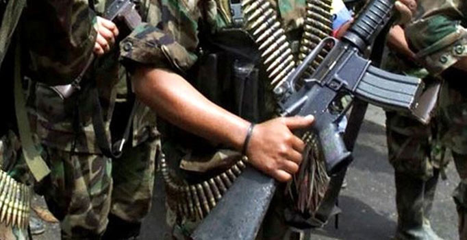 Kolombiya'da askerlere bombalı saldırı: 2 ölü