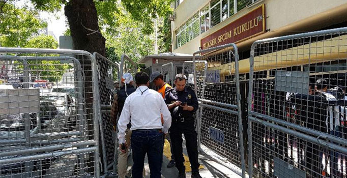 YSK çevresinde güvenlik önlemleri alındı