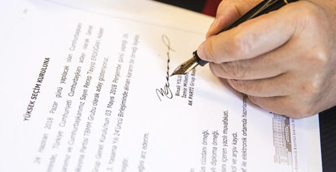 Başbakan Yıldırım, Erdoğan'ı 24 Haziran adayı gösterdikleri dilekçeyi imzaladı