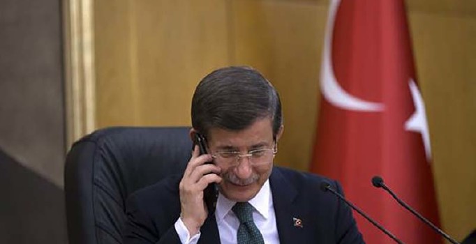 Davutoğlu canlı yayında şehit ailesiyle görüştü