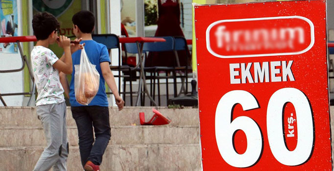Antalya'da ucuz ekmek çılgınlığı diğer marketlere de sıçradı