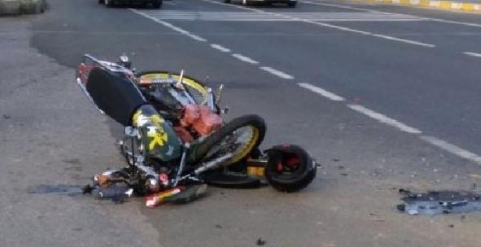 Motosiklet ile otomobil çarpıştı: 1 ölü, 3 yaralı
