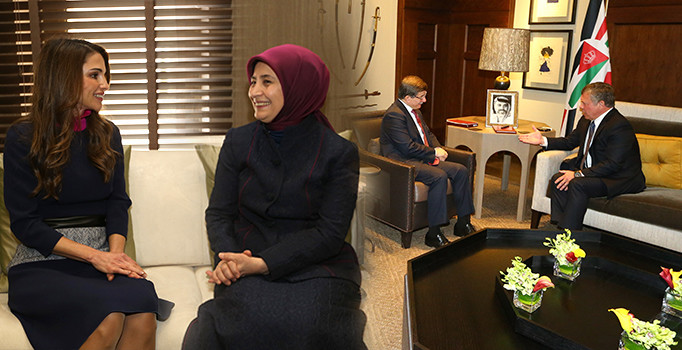 Başbakan Davutoğlu Ürdün'de Kral Abdullah ile görüştü