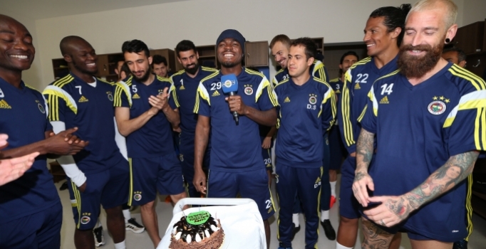 Emenike'ye yaş günü kutlaması