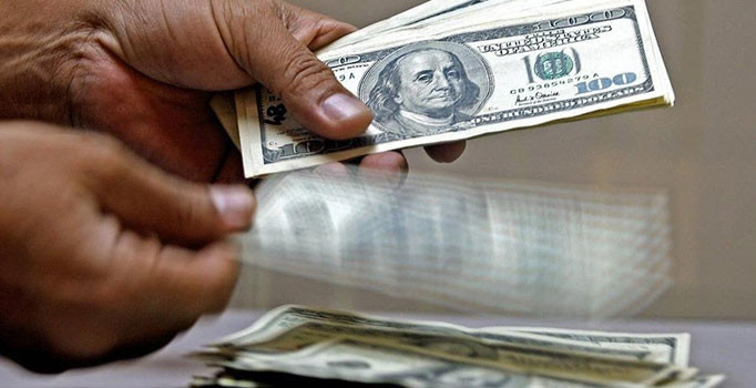 Dün tarihi rekorunu kıran dolar güne 4,23 TL'den başladı