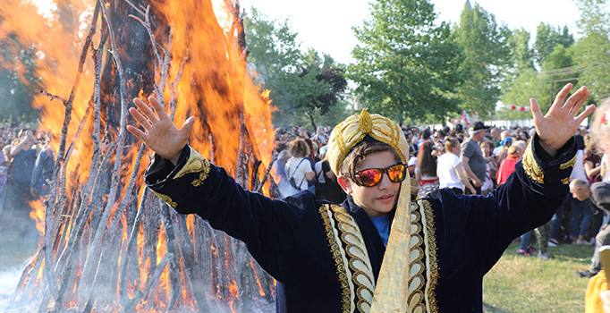Edirne Kakava şenliklerinde dev ateş yakıldı