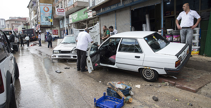 Son dakika! Vali'den selzedelere uyarı: Araçlara dokunmayın
