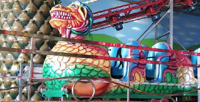 Lunapark oyuncağı bacağını kopardı