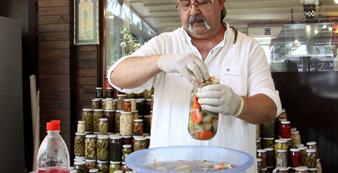 Hobi olarak başladı, 236 çeşit ve 10 bin kavanoza ulaştı