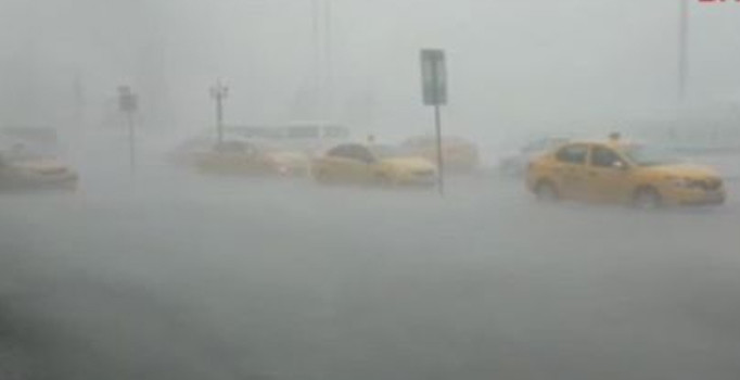 Taksim’e sis çöktü