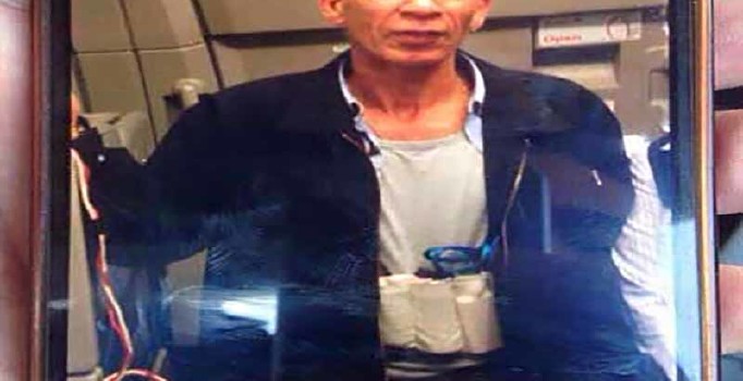 Mısır uçağını Kıbrıs'a kaçıran korsan teslim oldu