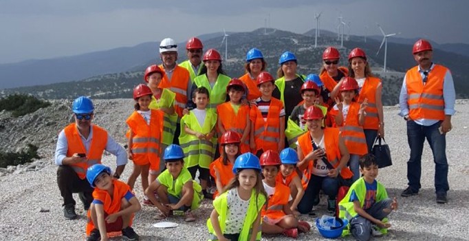 BİLSEM öğrencileri rüzgâr santrallerini inceledi