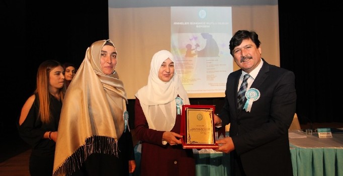 BEÜ’de ‘Anneler Günü’ programı