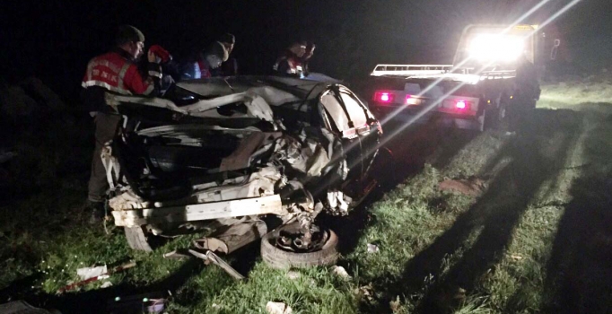 Otomobil uçuruma yuvarlandı: 2 ölü