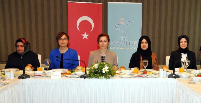 Van’da ‘Anneler Günü’ etkinliği