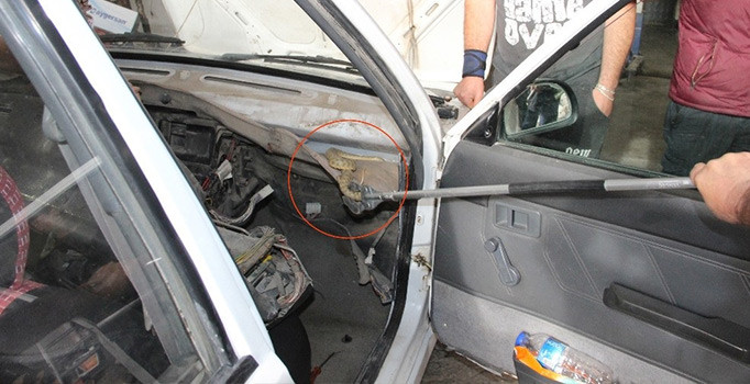 Seyir halindeki araçta ilginç olay: Torpidodan yılan çıktı