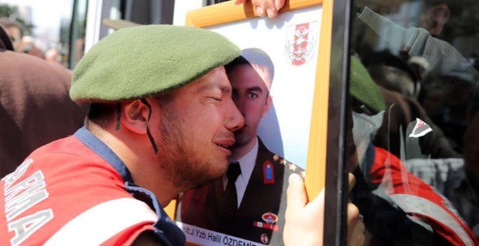 Şehit Yüzbaşı Halil Özdemir'in şoförü asker Asaf Başal komutanını anlattı