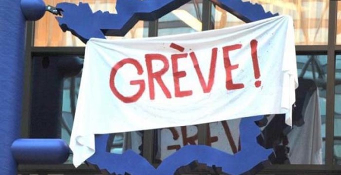 Paris'te mezarlık çalışanları da grevde