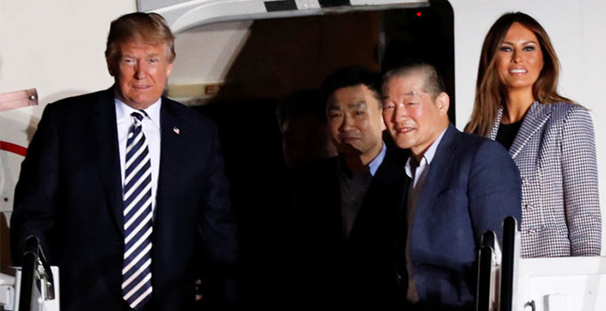 Trump Kuzey Kore'nin serbest bıraktığı 3 ABD vatandaşını karşıladı