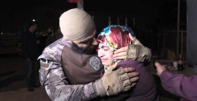 Afrin'den dönen PÖH'ler gözyaşlarıyla karşılandı