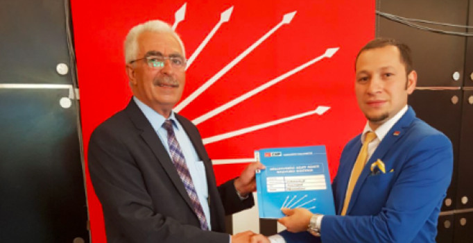 Kırıkkale Belediyesi'nin eski Başkanı MHP'li Mustafa Pekdoğan CHP'ye geçti