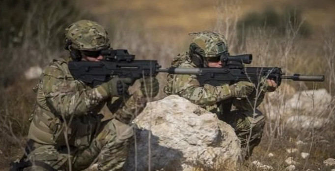 Keskin nişancılar 250 çocuğu gerçek mermiyle vurdu