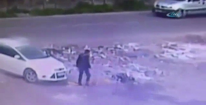 Son dakika- Diyarbakır Bağlar'da bombalı aracı terörist böyle bıraktı