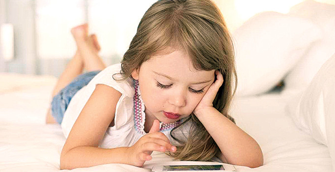 Çocuklar 13 yaşına kadar cep telefonundan uzak tutulmalı