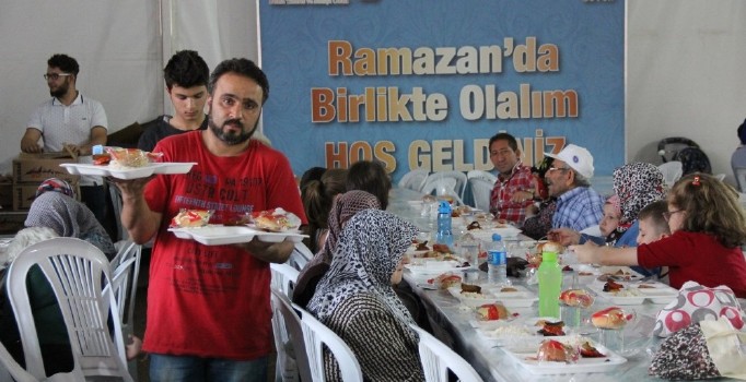 BTSO’nun iftar sofralarında günde 2 bin kişi orucunu açacak