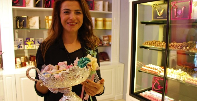 Atanamayınca çikolatacı açtı