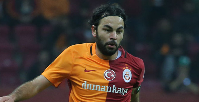 Galatasaray'da Selçuk İnan antrenmanda sakatlandı