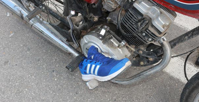 Sürücü uçtu ayakkabısı frende takılı kaldı