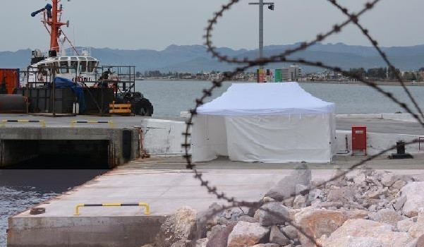 Dikili Limanı'na mülteci çadırları kurulmaya başladı