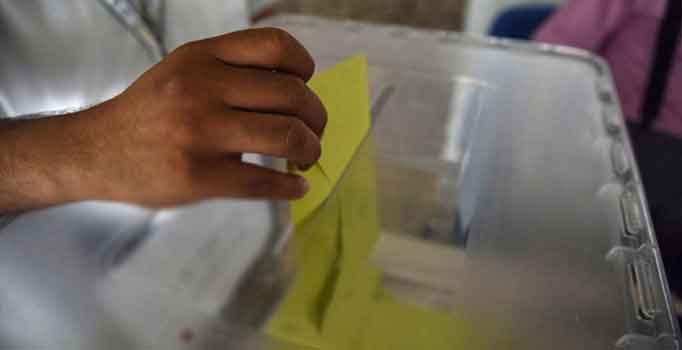 Polonya'da cumhurbaşkanılığ seçimleri ikinci tura kaldı