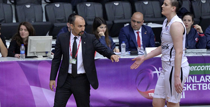 Beşiktaş: Kadın Basketbol Takımı Başantrenörü Ömer Buharalı'nın istifa etti