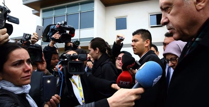 Erdoğan'a ağlayarak soru soran Azeri gazeteci görüntülendi