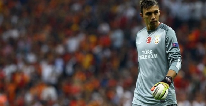 Fernando Muslera, Galatasaray-Eskişehir maçında sahaya kaptan olarak çıktı