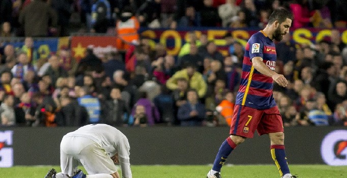 İspanyol gazeteleri El Clasico sonrası Real Madrid'in överken, Barcelona ve Arda'yı eleştirdi