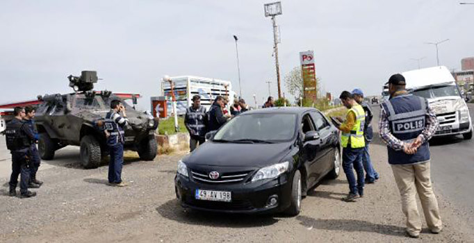 Halfeti'ye gitmek isteyenlerin Siverek'ten geçişine izin verilmedi