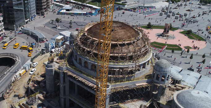 Taksim Camii'nin minareleri ilk kez görüntülendi
