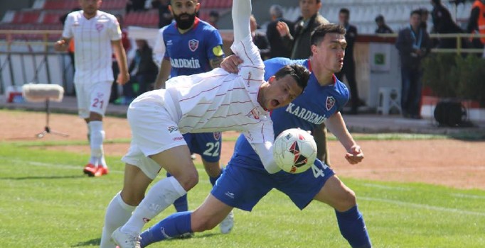 Karabükspor, deplasmanda Boluspor'u 1-0 yenmeyi başardı