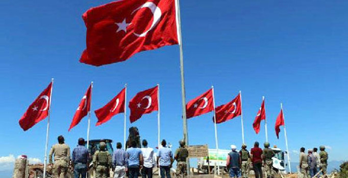 9 şehit verilen tepeye 9 Türk bayrağı dikildi
