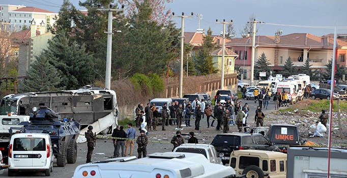 Diyarbakır  saldırısında gözaltına alınan 12 kişiden 4'ü  tutuklandı
